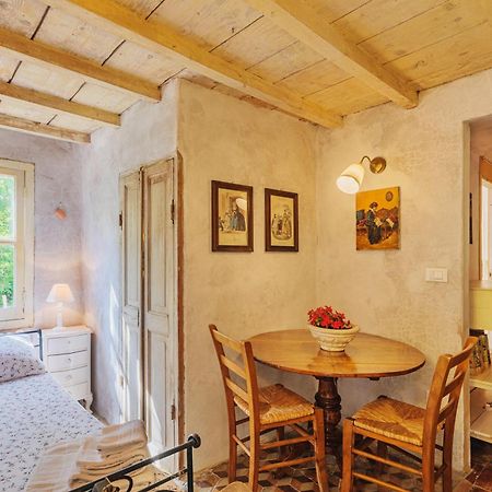 Agriturismo Di Charme E Ristorante Stallato Il Filo Di Paglia Carro Extérieur photo