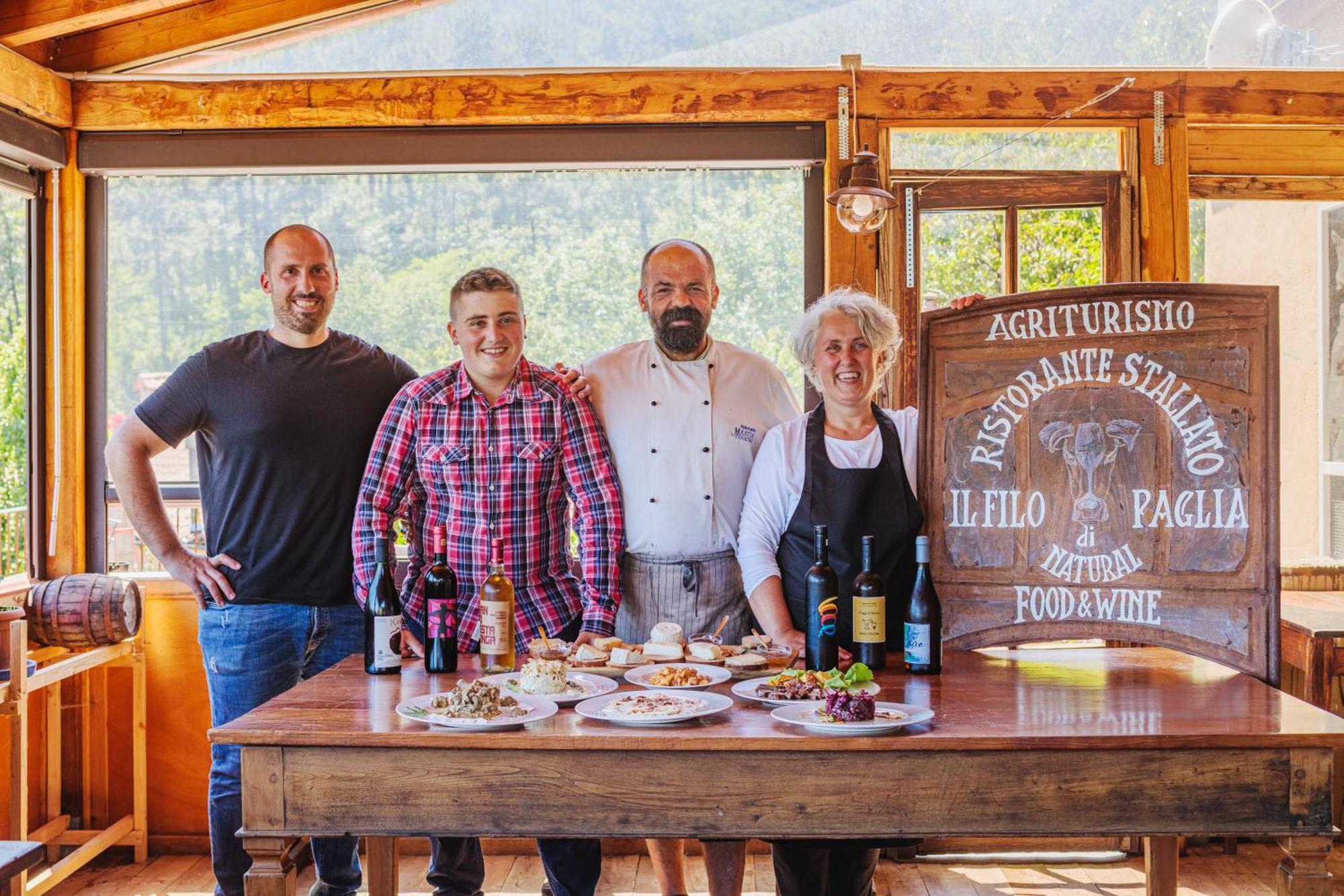 Agriturismo Di Charme E Ristorante Stallato Il Filo Di Paglia Carro Extérieur photo